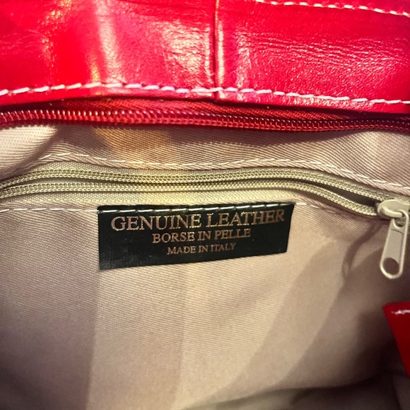 Vibrant Red Leather Crossbody Bag with Glossy Finish - Picture 4 of 14